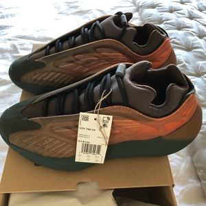 Yeezy 700 V3 Copper Fade